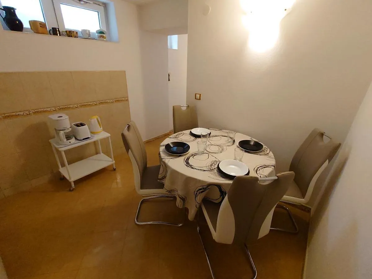 Apartmani Lea Jadranovo 0*,
